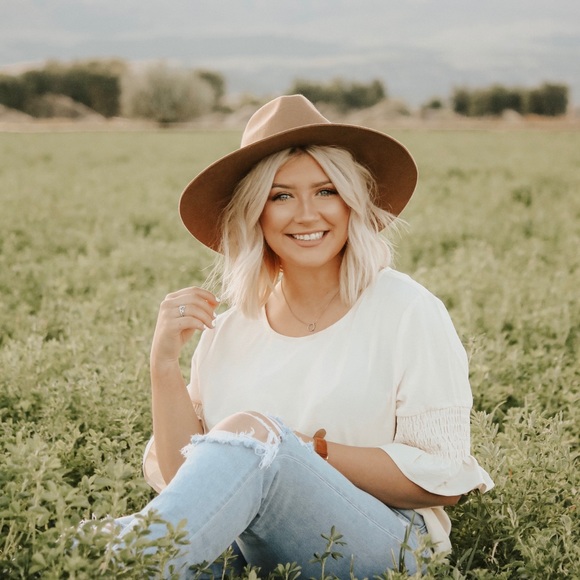 Meet your Posher, Della - Picture 1 of 1